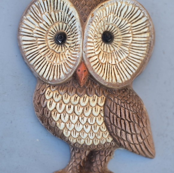 Vitnage 1970s Plastic Wall Hanging Owl 8" Tall - Picture 3 of 3